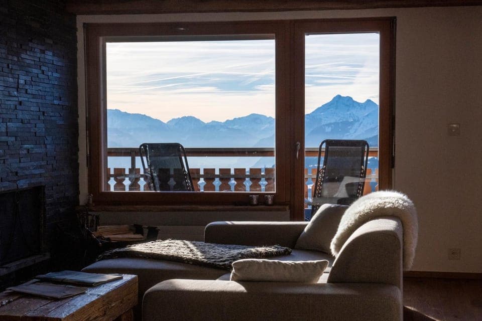 Living room, Mountain view