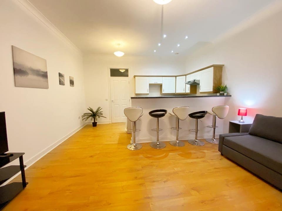 Living room, Lounge or bar, Seating area, Dining area