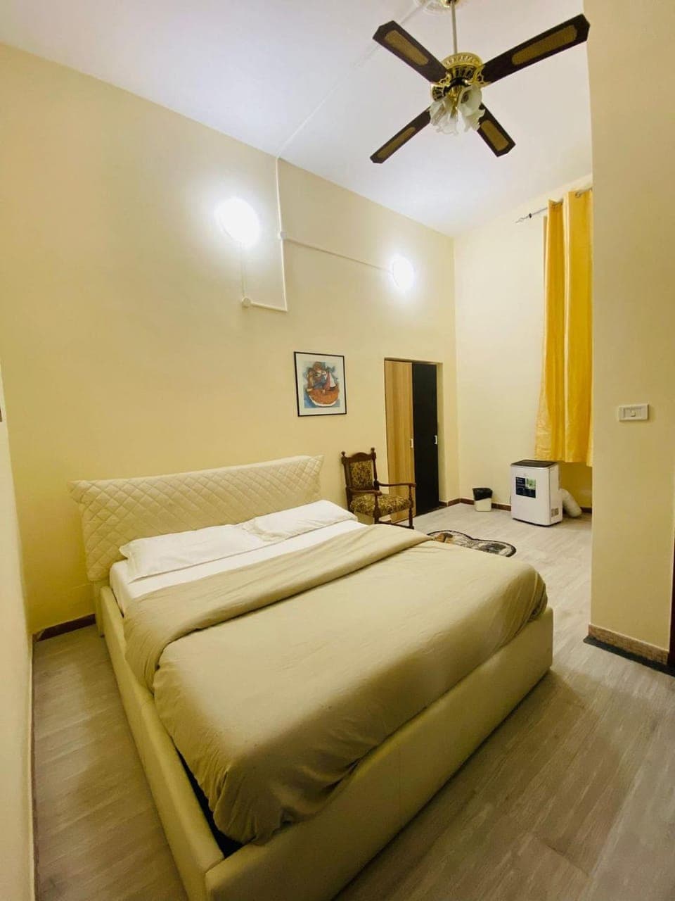 Photo of the whole room