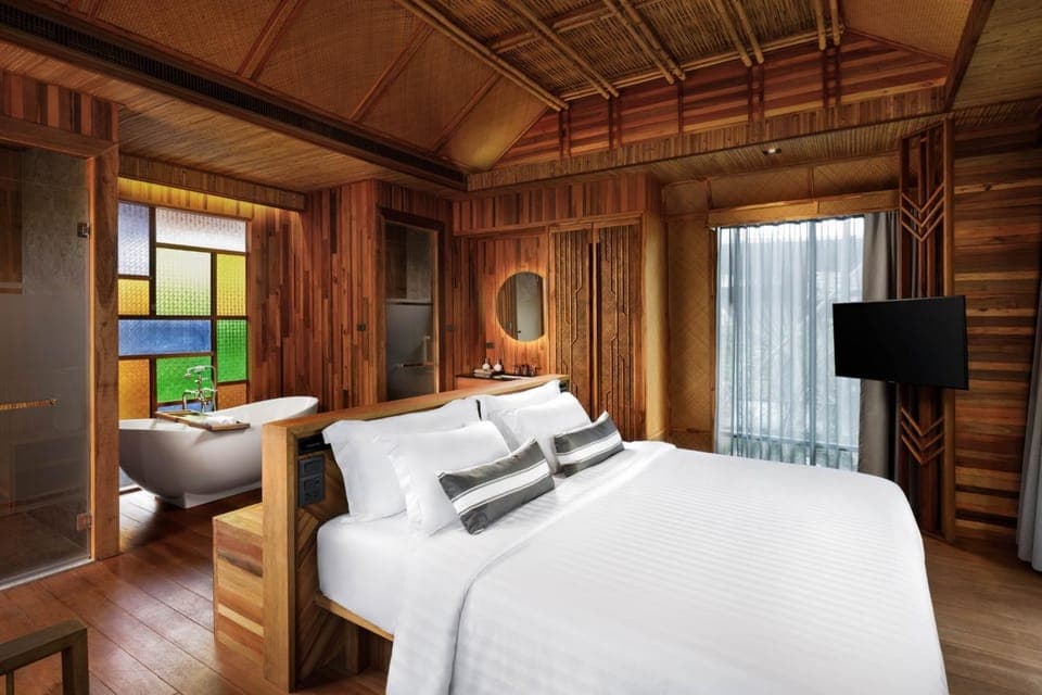 Bed, TV and multimedia, Bedroom