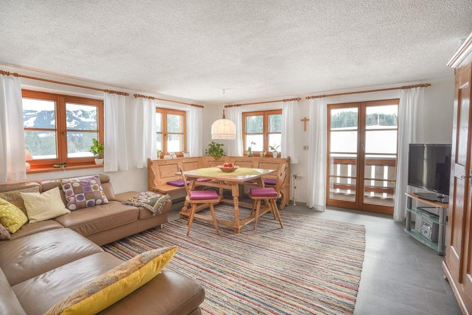 TV and multimedia, View (from property/room), Balcony/Terrace, Living room, Seating area