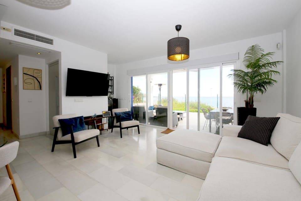 TV and multimedia, Living room, Seating area, Dining area, Sea view