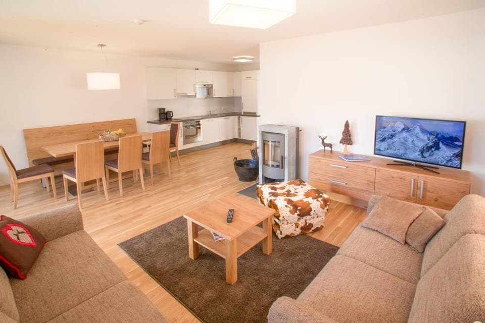 TV and multimedia, Living room, Dining area