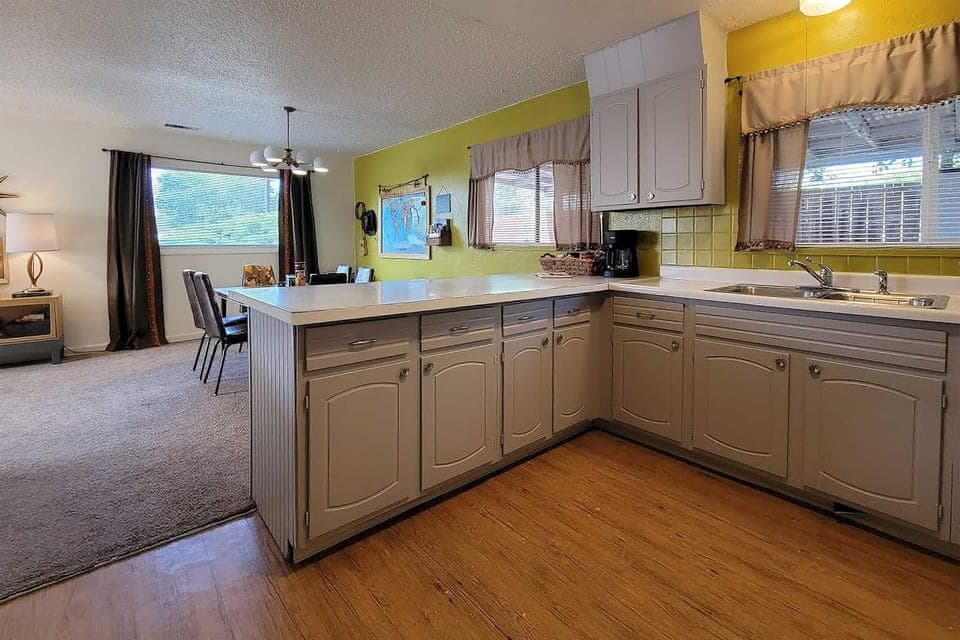 Quaint & Cozy Cottage: 3 Mi to Palisade Wineries! House in Colorado