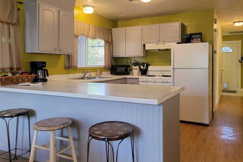 Quaint & Cozy Cottage: 3 Mi to Palisade Wineries! House in Colorado