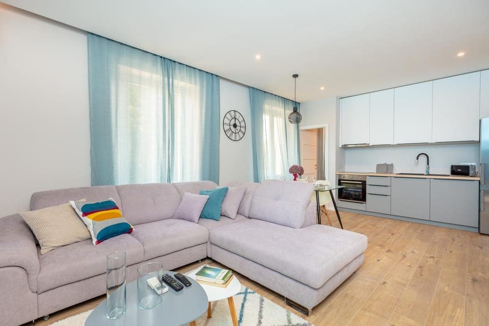 Kitchen or kitchenette, Living room, Seating area