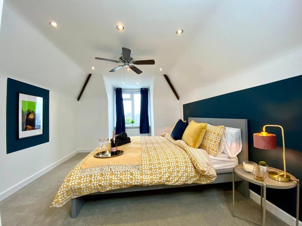 Bed, Photo of the whole room, Bedroom