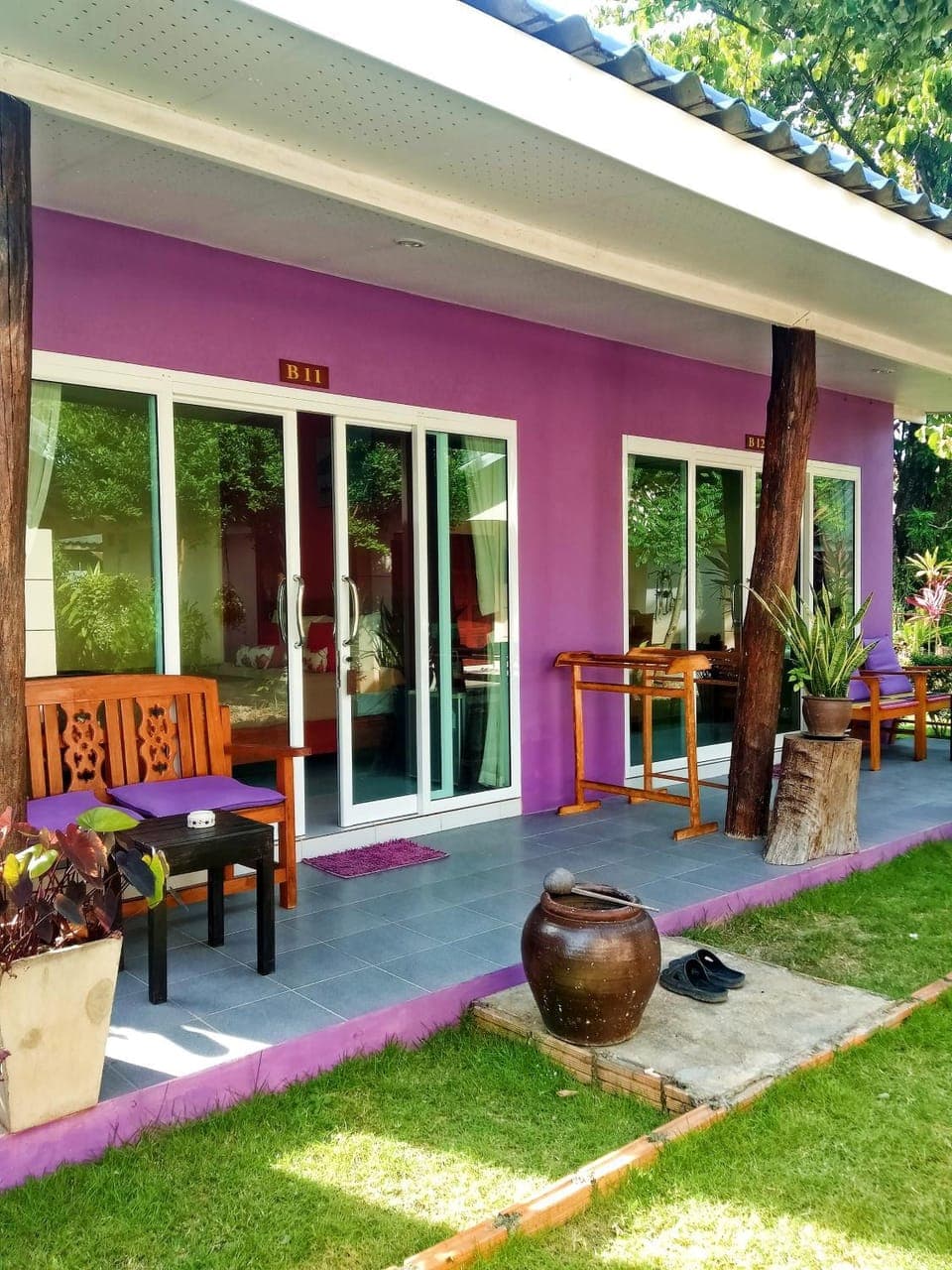 Property building, Patio, Day, Living room, Photo of the whole room, Seating area, Garden view