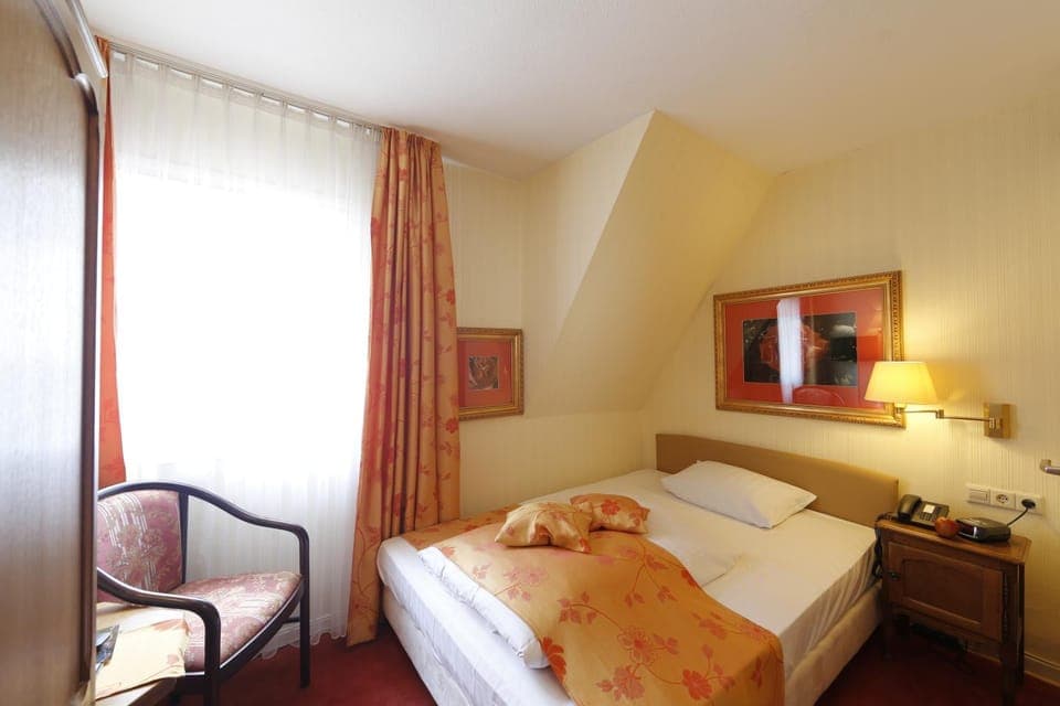 Photo of the whole room, Photo of the whole room