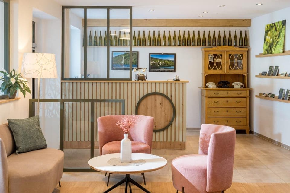 Lobby or reception, Seating area