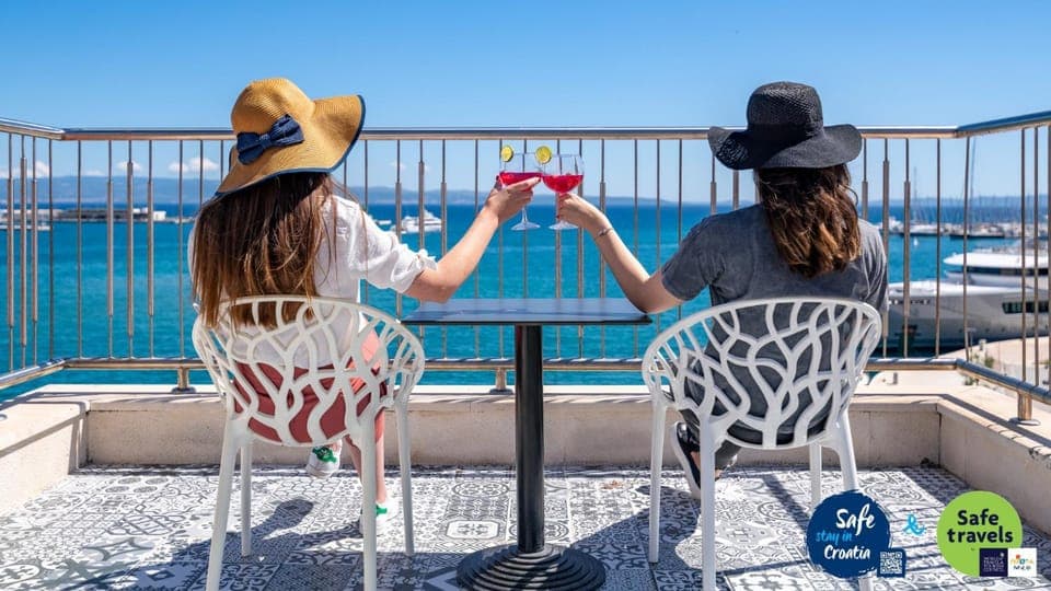 Property building, View (from property/room), City view, Sea view, Breakfast