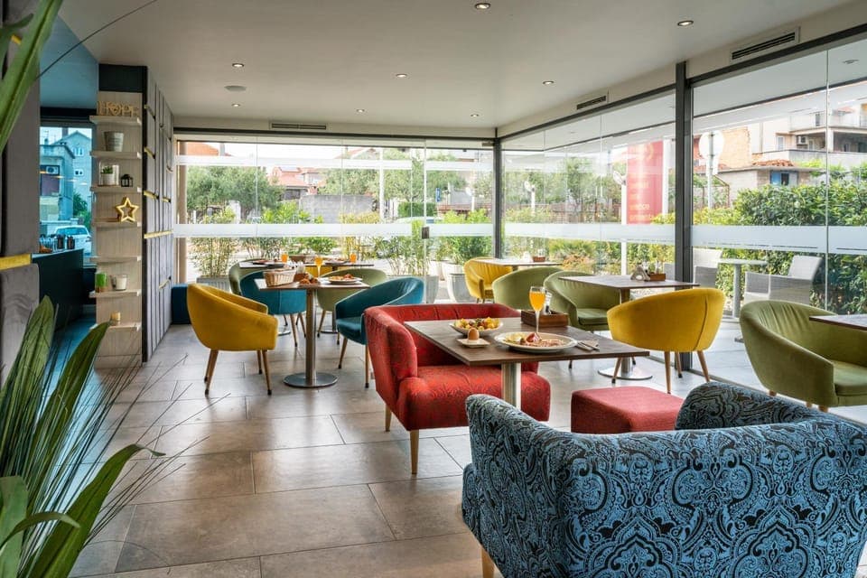 Restaurant/places to eat, Banquet/Function facilities