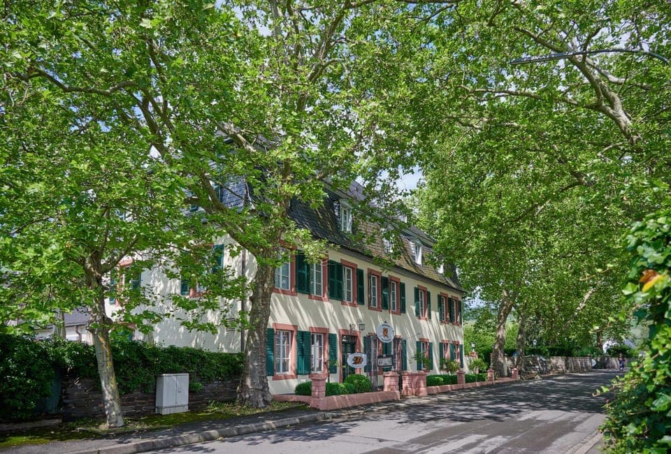 Restaurant/places to eat, View (from property/room)