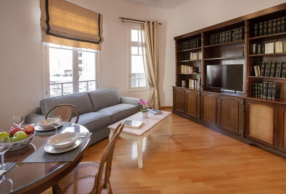 Library, Living room, Seating area