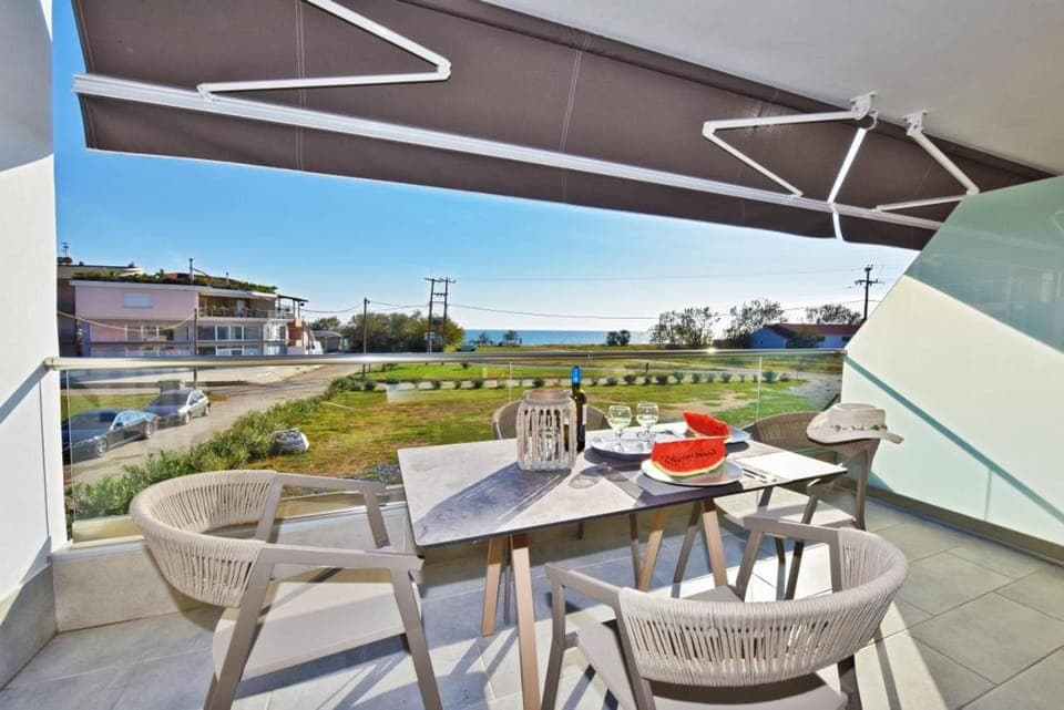 Property building, Balcony/Terrace, Sea view