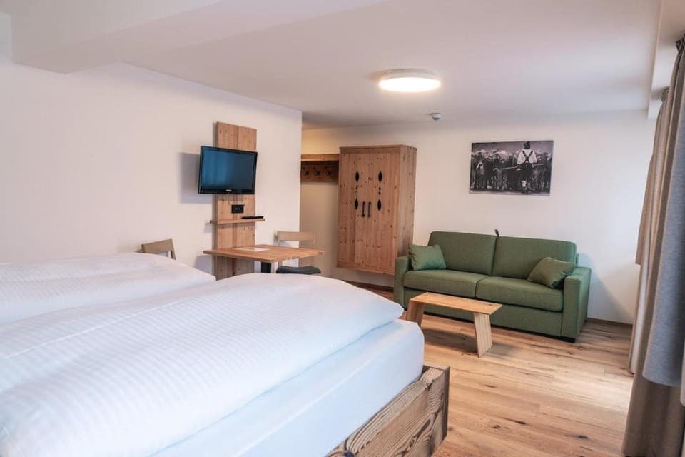 Bed, Seating area, Bedroom