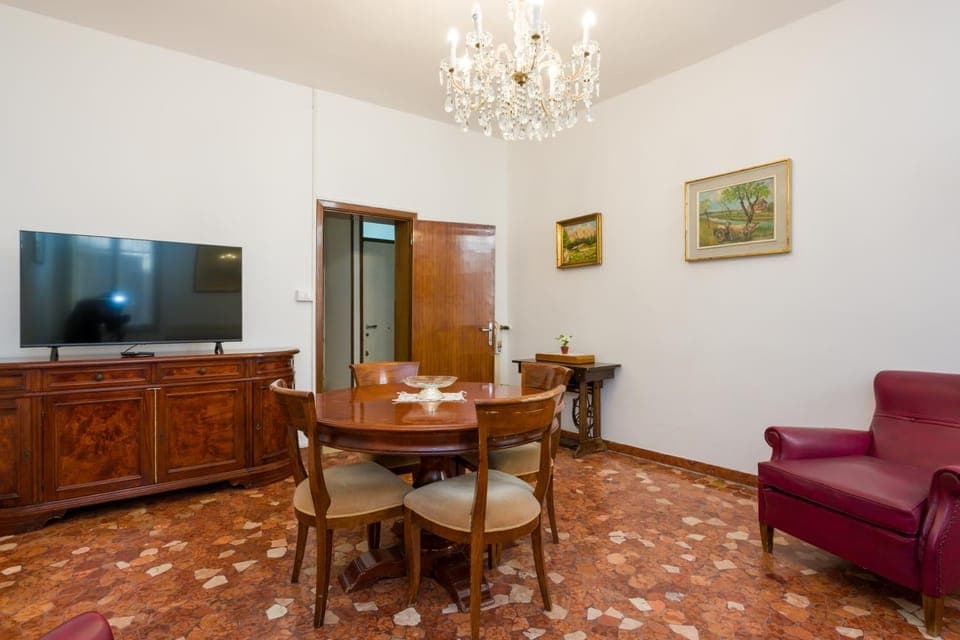 Living room, Seating area, Dining area, Evening entertainment