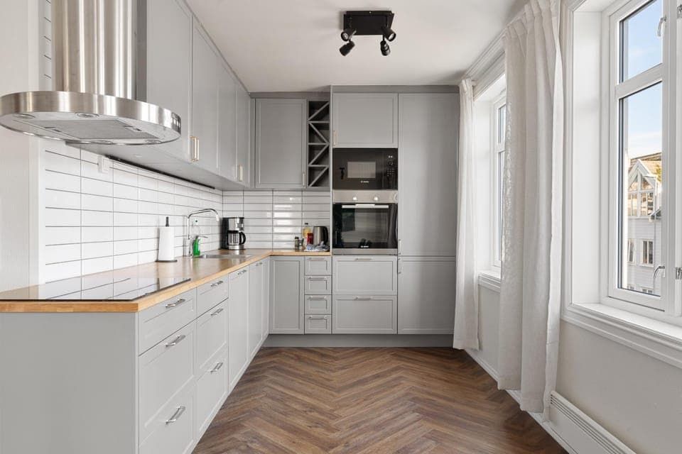 Kitchen or kitchenette, oven, stove, stove, kitchen, kitchen