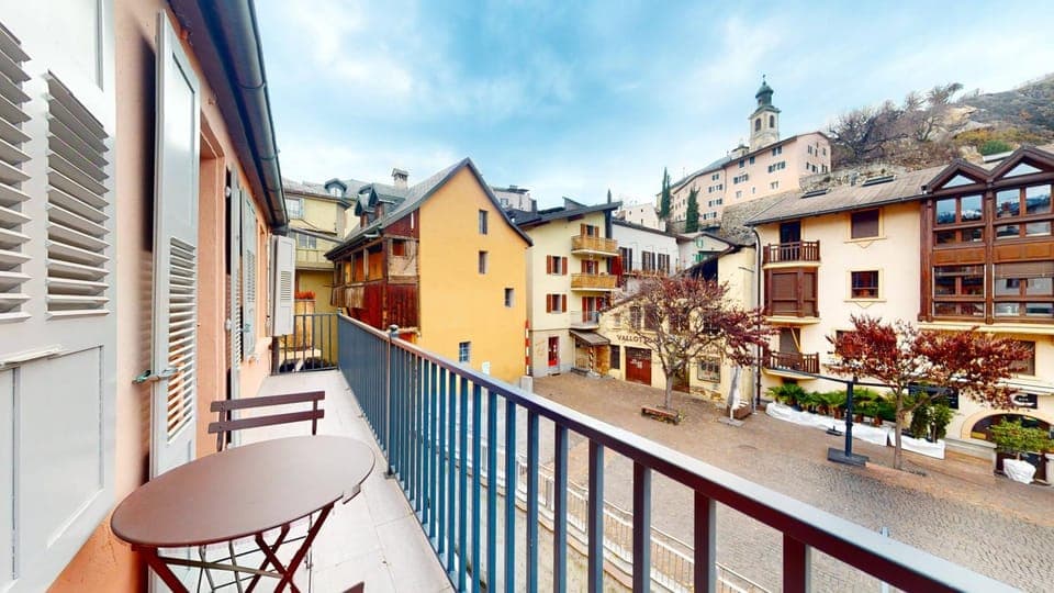 Neighbourhood, Balcony/Terrace