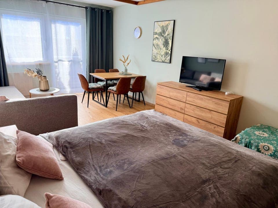 TV and multimedia, Living room, Dining area