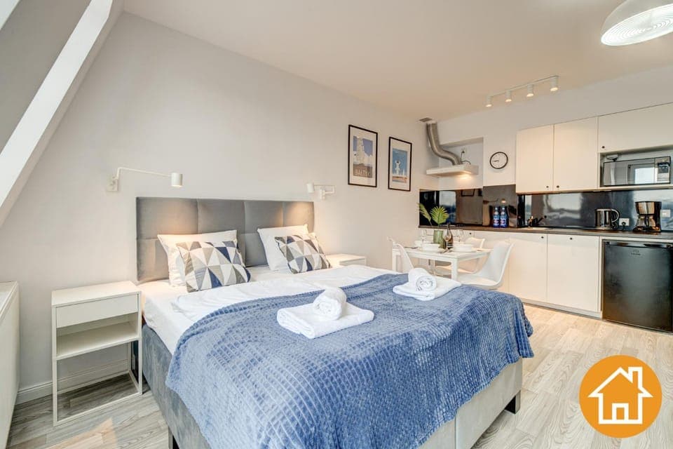 Bed, Kitchen or kitchenette, Photo of the whole room