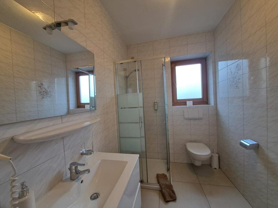 Bathroom, hair dryier, heating, towels