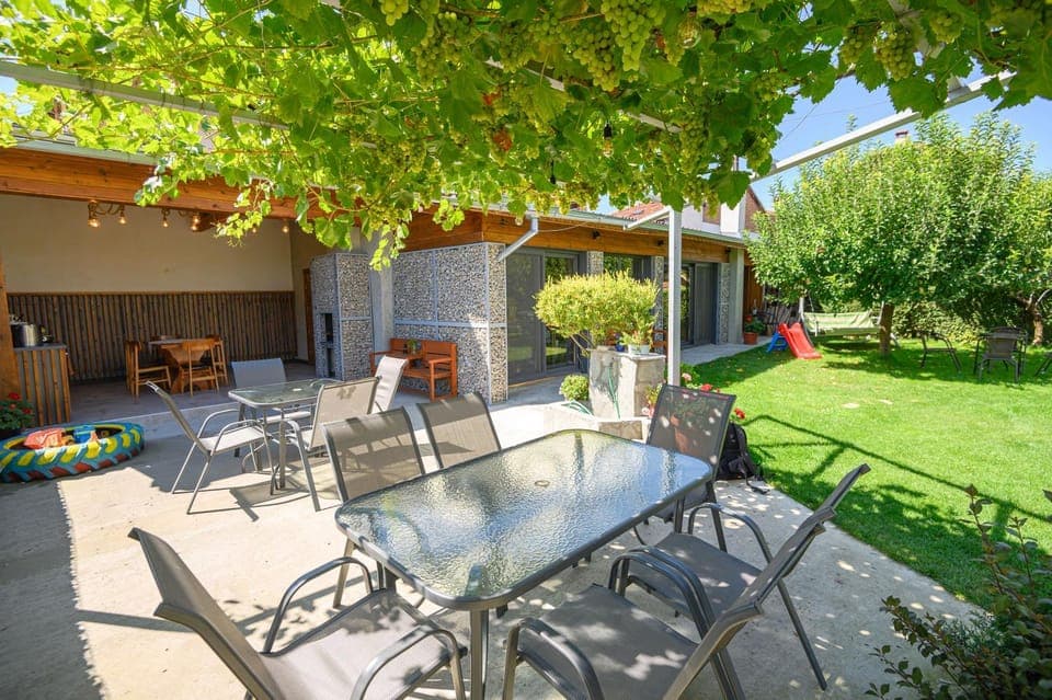 Patio, Garden, Dining area