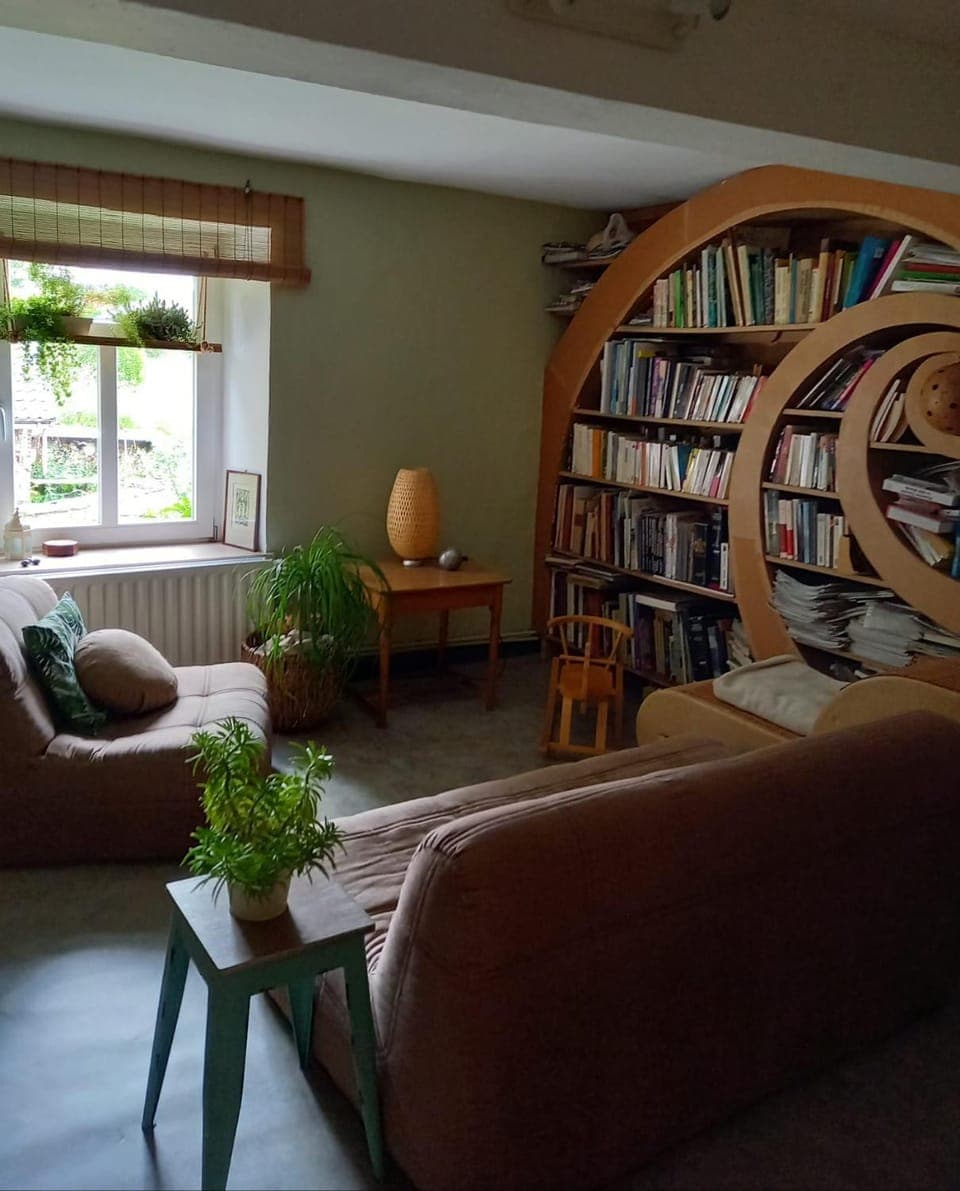 Library, Living room