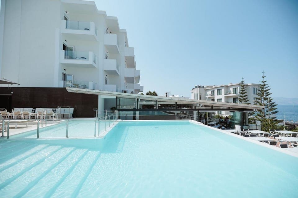 Facade/entrance, Swimming pool