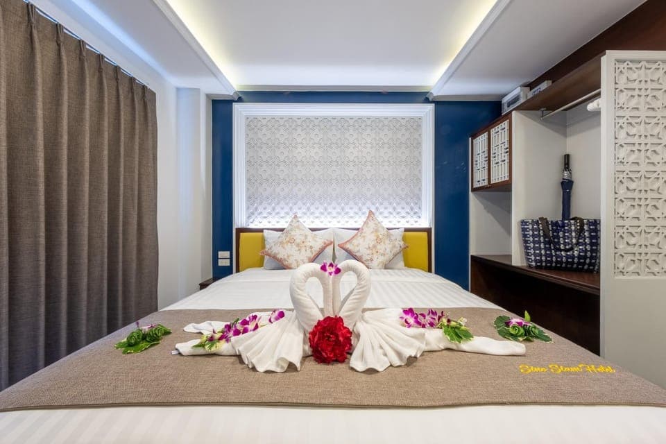 Photo of the whole room, Bedroom