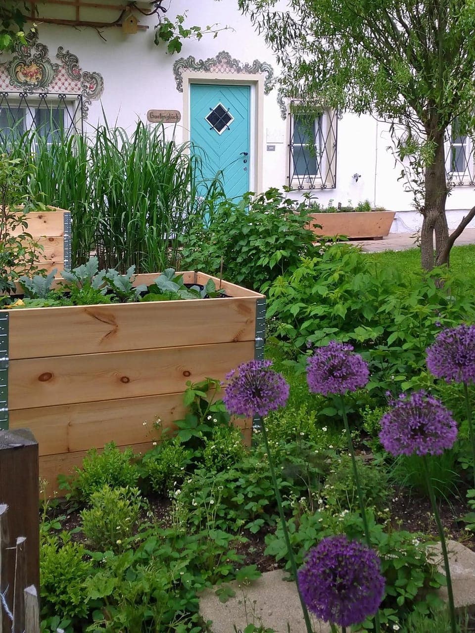 Facade/entrance, Garden