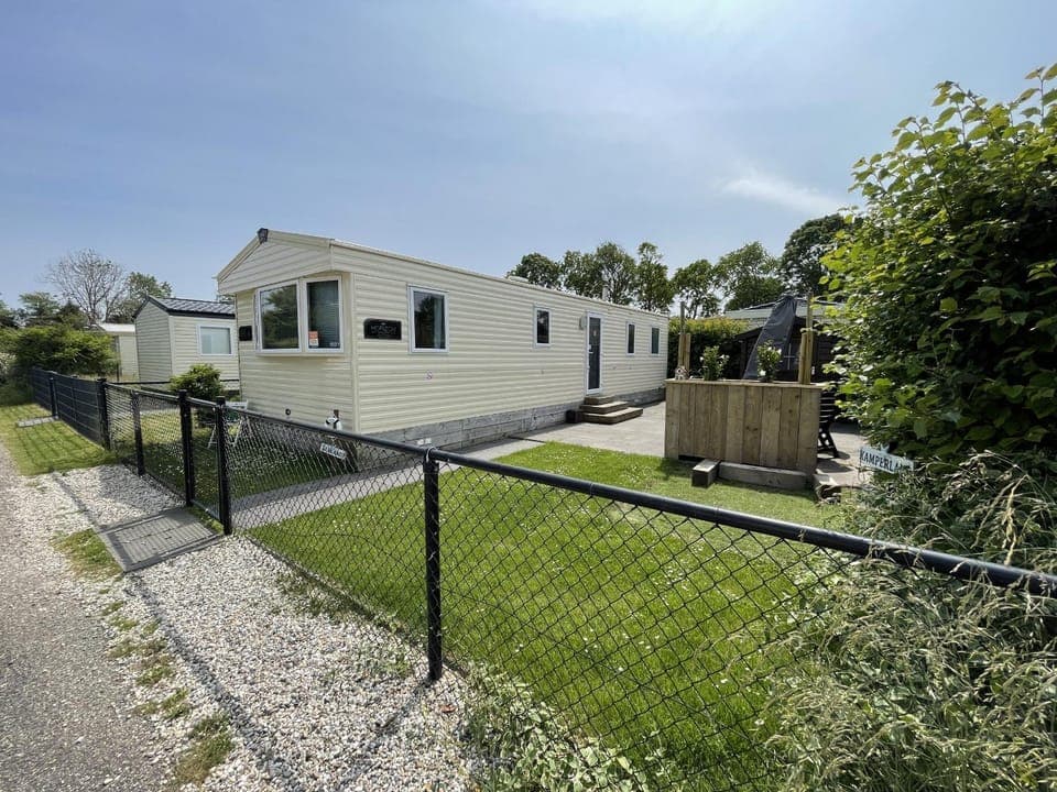 Property building, Facade/entrance, Off site