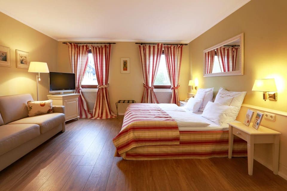 Photo of the whole room, Bedroom