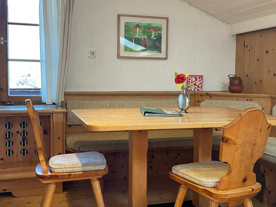 Seating area, Dining area