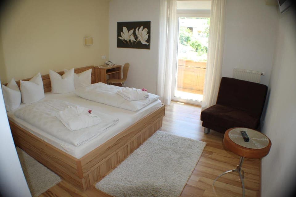 Day, Photo of the whole room