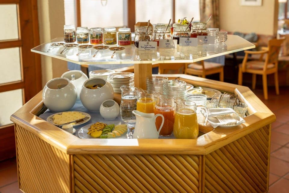 Coffee/tea facilities, Food and drinks, Food, Breakfast, Continental breakfast, Buffet breakfast