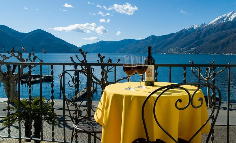 Balcony/Terrace, Lake view, Mountain view