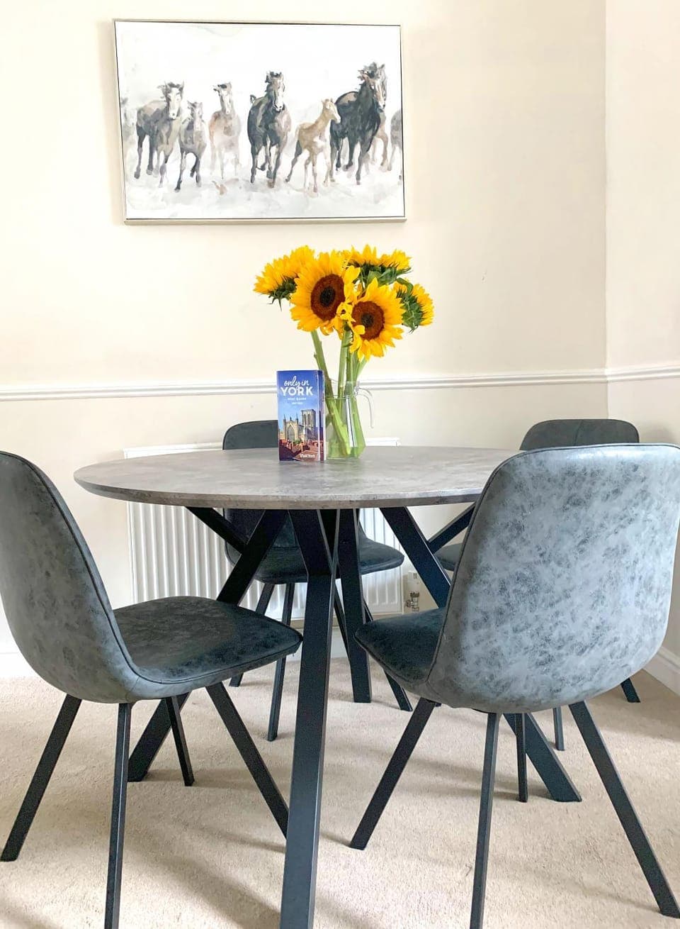 Seating area, Dining area