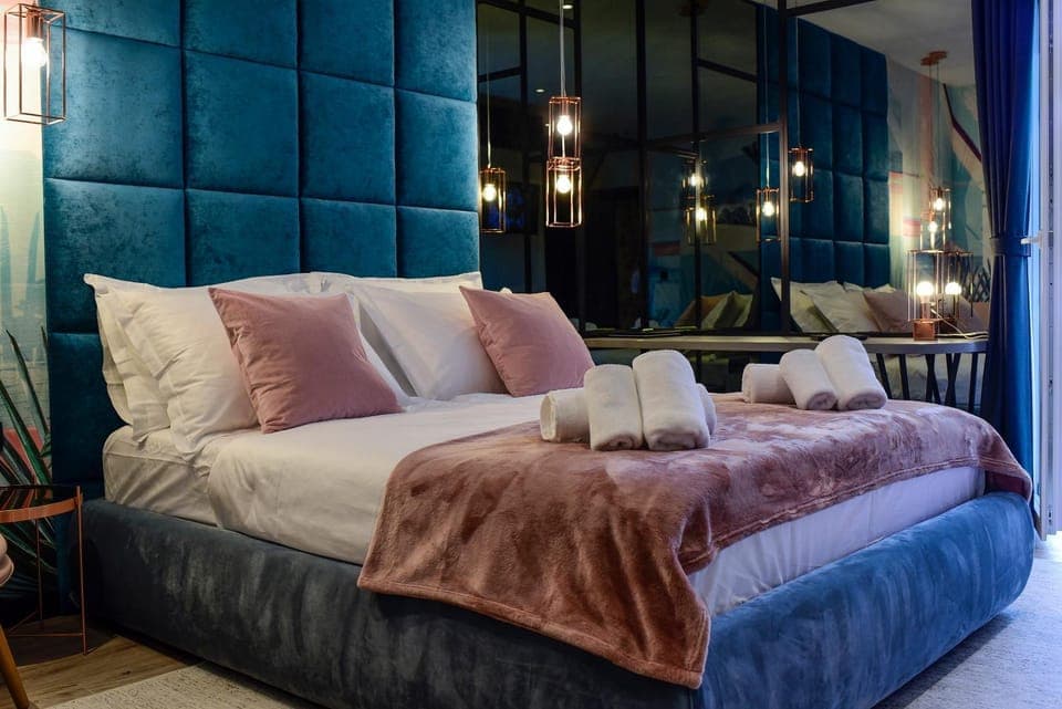 Bed, Photo of the whole room
