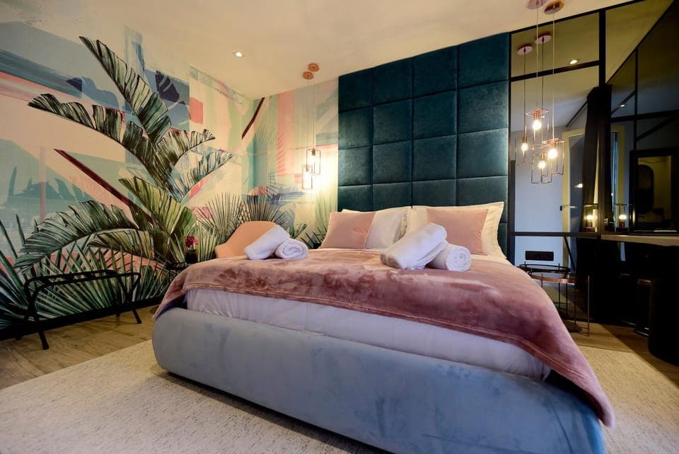 Bed, Photo of the whole room, Bedroom