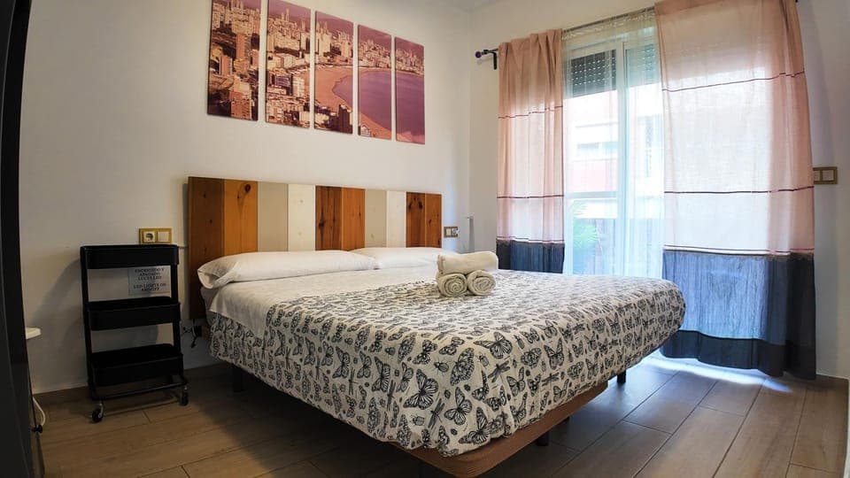 Photo of the whole room, Bedroom
