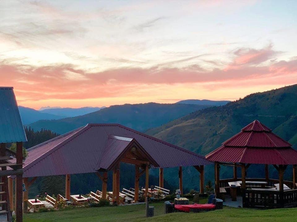 Property building, Restaurant/places to eat, View (from property/room), Dining area, Mountain view, Sunset