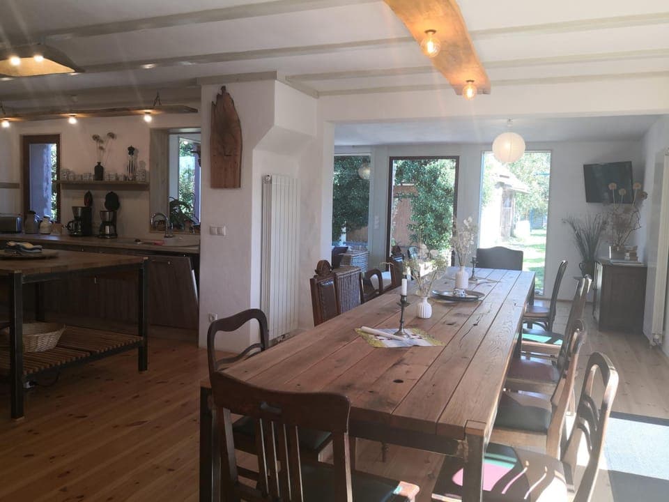 Kitchen or kitchenette, Dining area