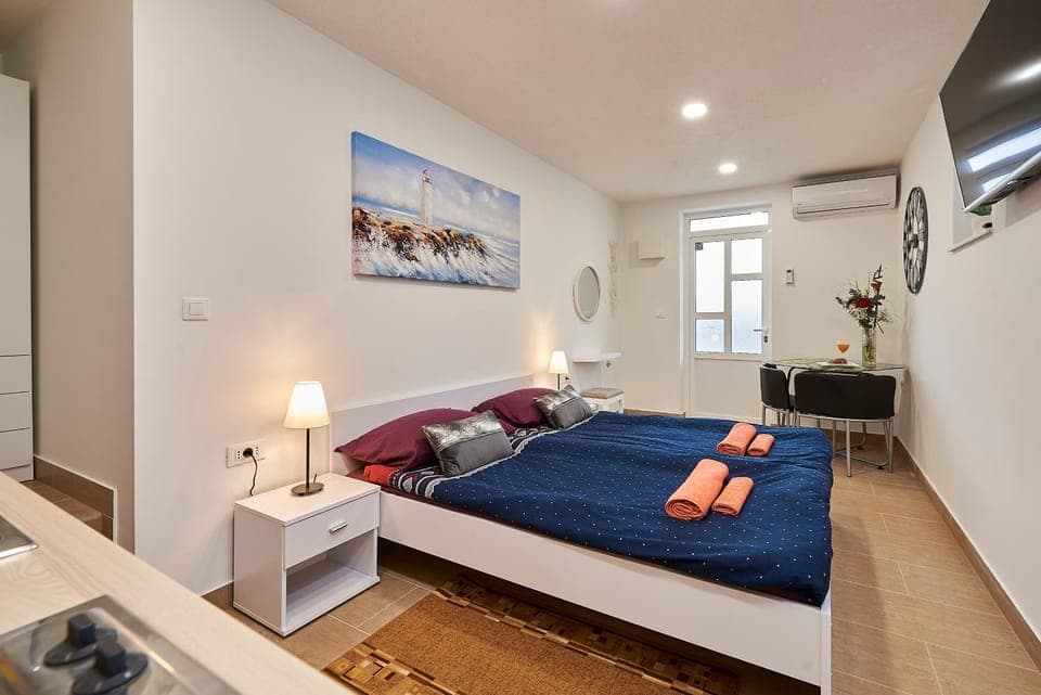 Bed, Photo of the whole room