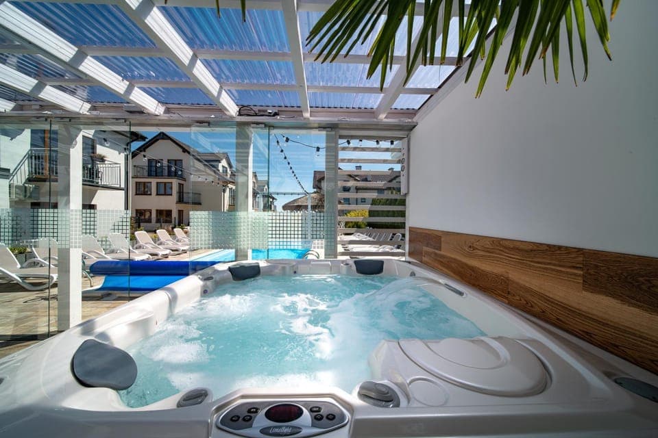 Patio, Day, Hot Tub, Hot Tub, Seating area, Pool view, Swimming pool, sunbed