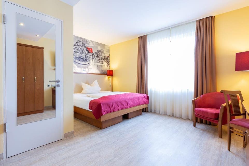 Staff, Photo of the whole room