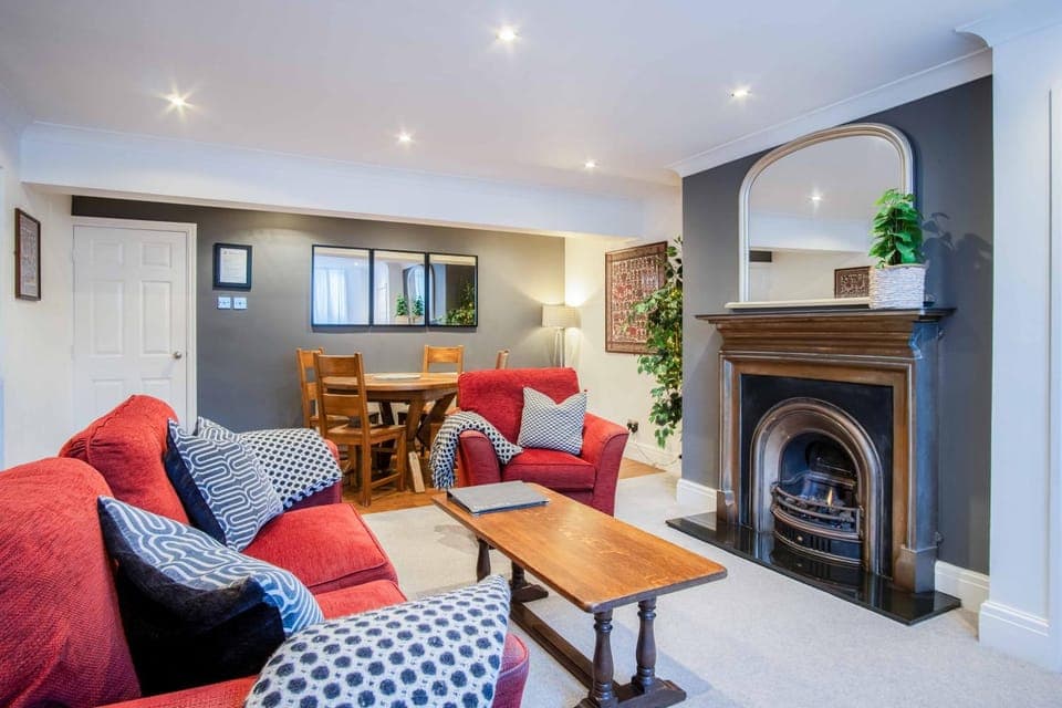 TV and multimedia, Living room, Seating area, Dining area, fireplace