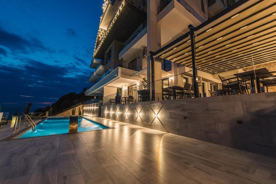 Restaurant/places to eat, Swimming pool, Breakfast