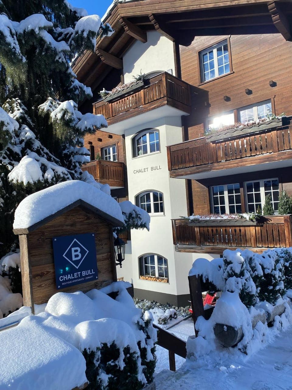Property building, Nearby landmark, Natural landscape, Winter, Summer, Garden, Ski School, Skiing, Skiing, TV and multimedia, Hiking, Hiking, Cycling, Garden view, Landmark view, Mountain view, Family, babysiter, concierge, internet, pet friendly