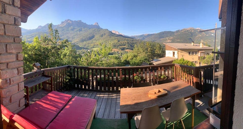 Balcony/Terrace, Dining area, Mountain view